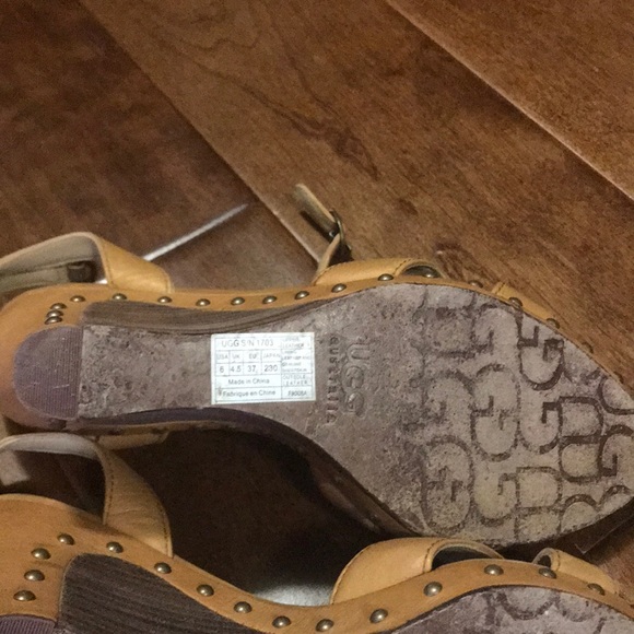 Ugg wedge sandals. Size 6. - Picture 4 of 7